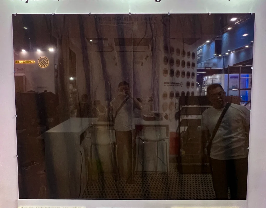Large-format natural marble slab at Dongxin exhibition booth, showcasing premium stone material for high-end hotel and commercial projects